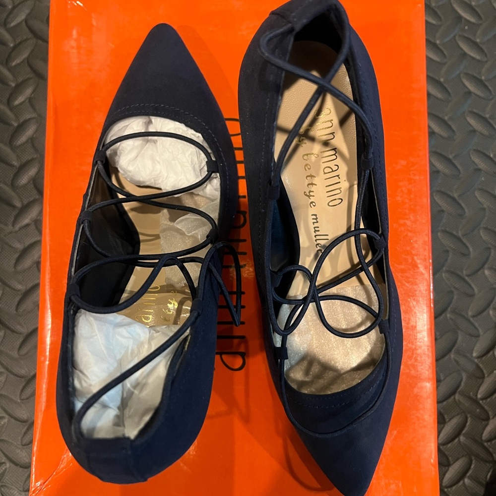 Ann Marino by Bettye Muller Navy Pumps 6.5 NIB